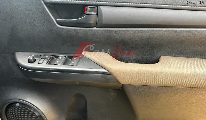 2015 Toyota Hilux image-10