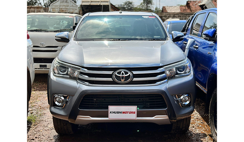 2015 Toyota Hilux image-1