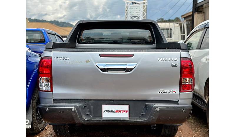 2015 Toyota Hilux image-13