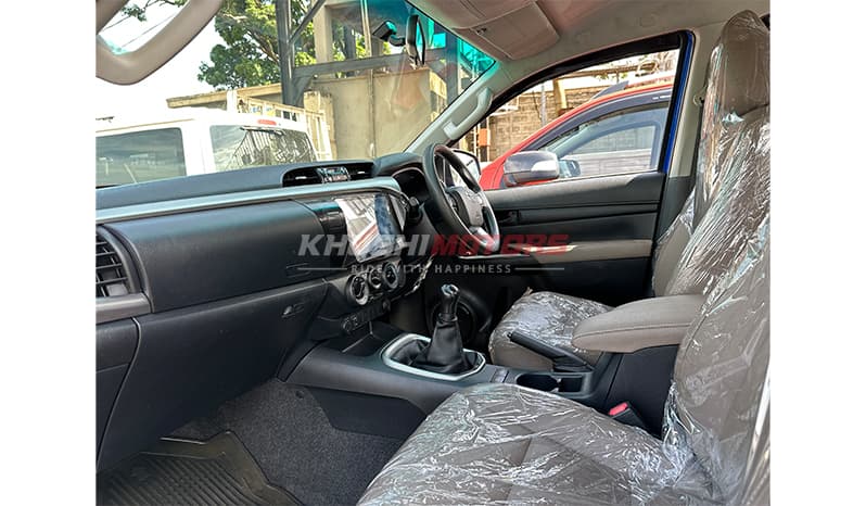 2015 Toyota Hilux image-2