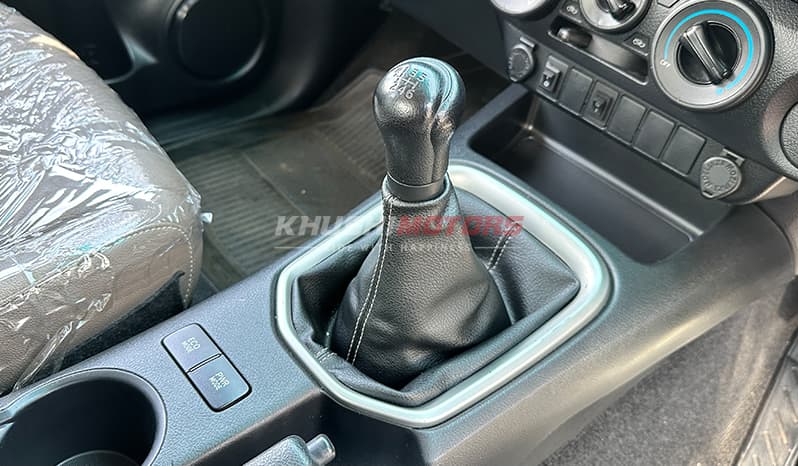 2015 Toyota Hilux image-5