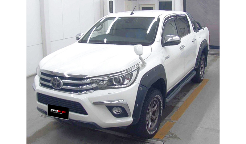 2017 Toyota Hilux image-2