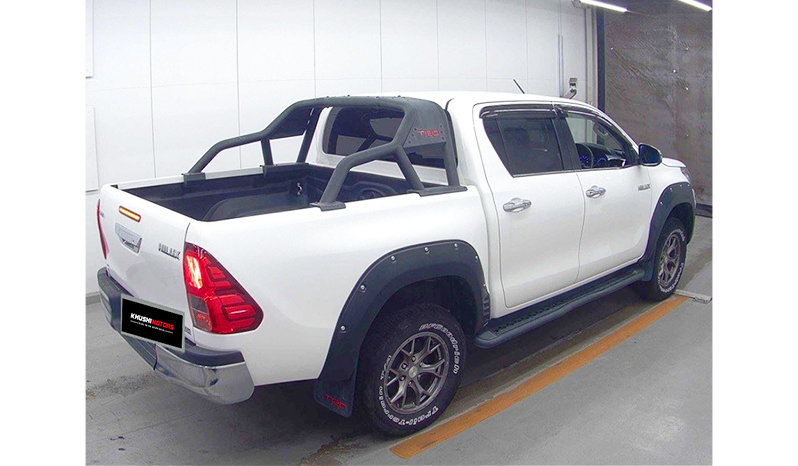 2017 Toyota Hilux image-3