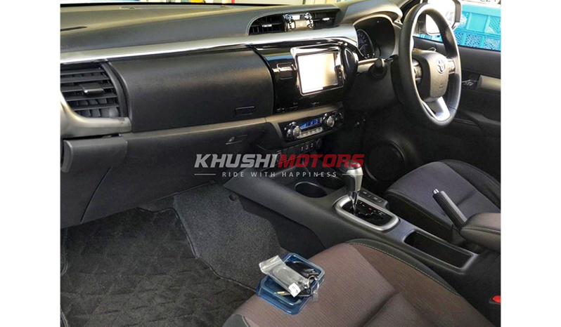 2017 Toyota Hilux image-5