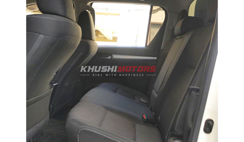 2017 Toyota Hilux image-6