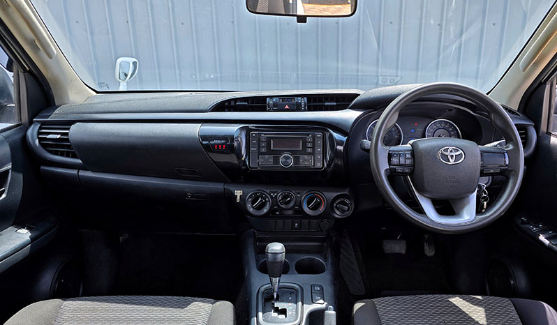 2017 Toyota Hilux X image-9