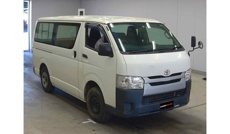 2015 Toyota Hiace image-1