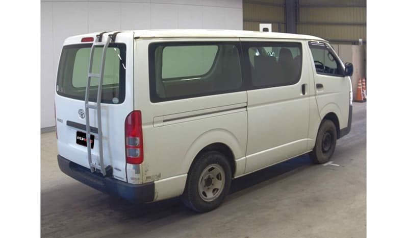 2015 Toyota Hiace image-3