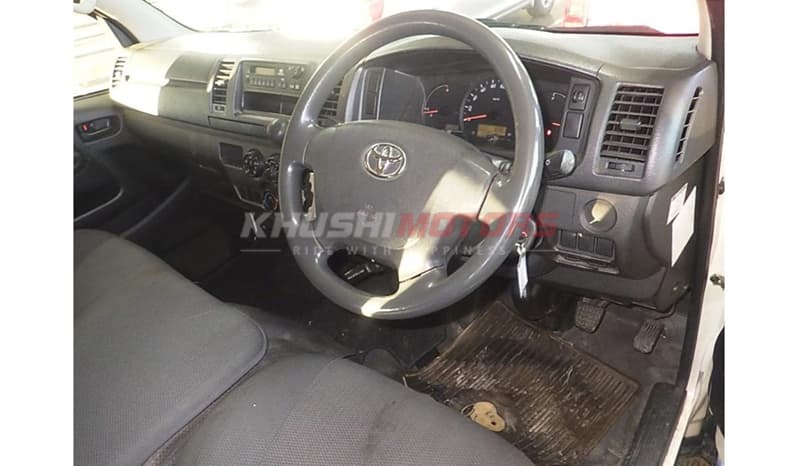 2015 Toyota Hiace image-5