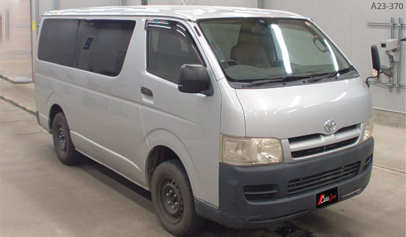 2005 Toyota Regius Ace image-1