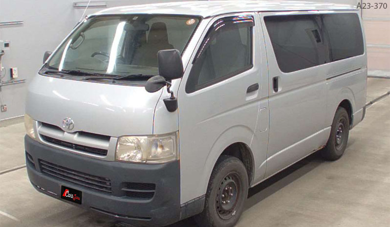 2005 Toyota Regius Ace image-2