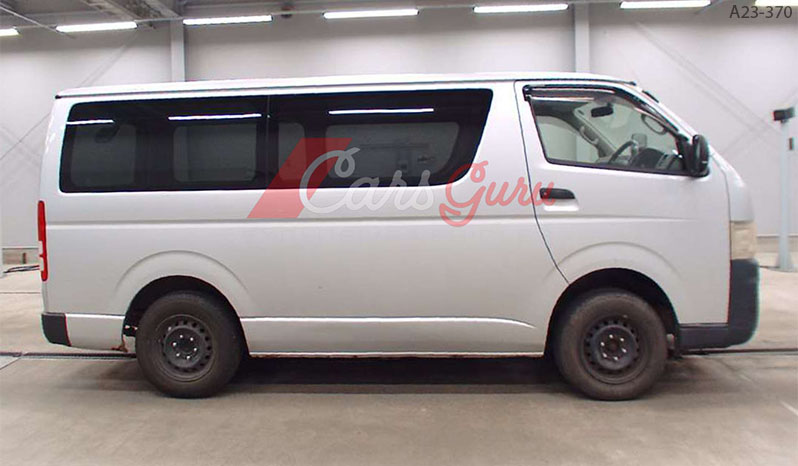 2005 Toyota Regius Ace image-4