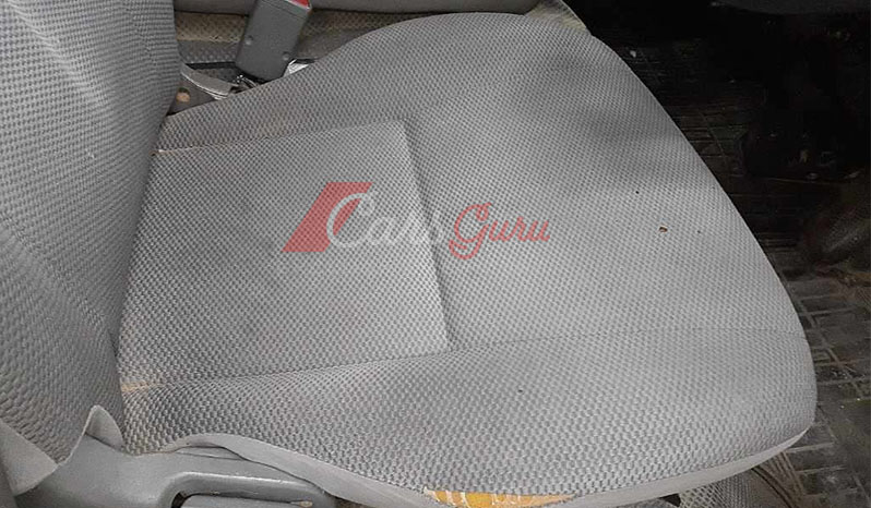 2005 Toyota Regius Ace image-8
