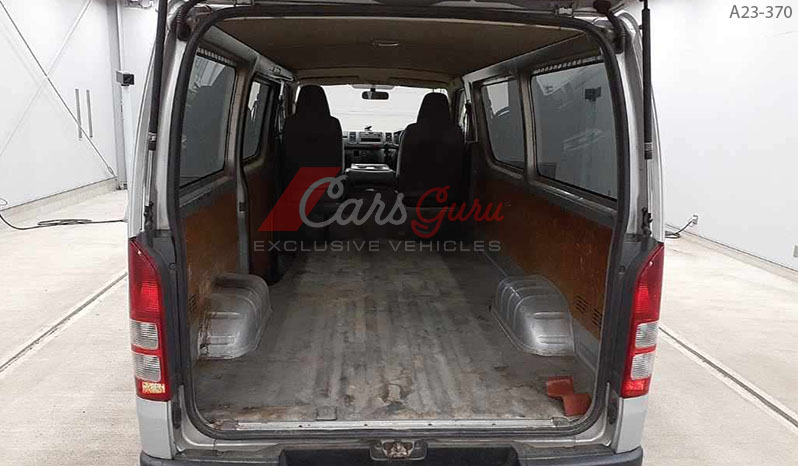 2005 Toyota Regius Ace image-10