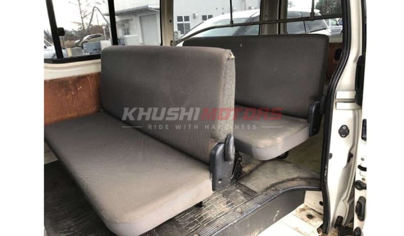 2011 Toyota Hiace image-7