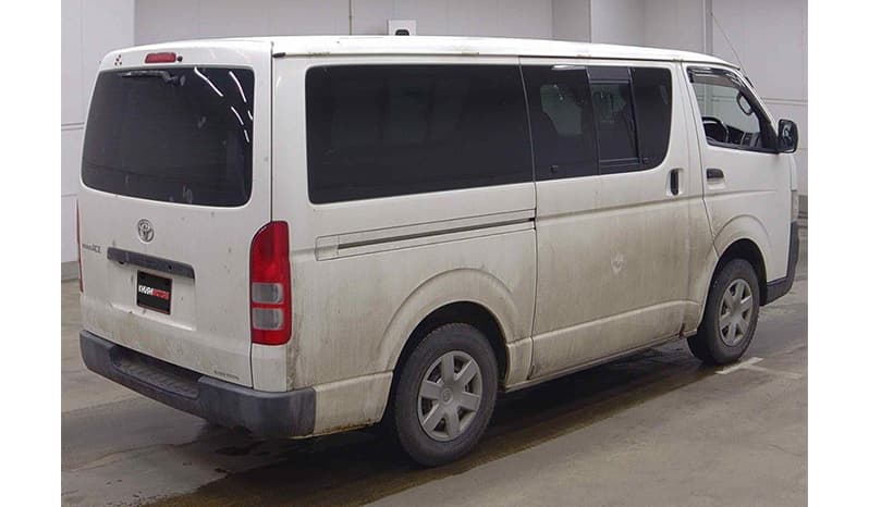 2011 Toyota Hiace image-5