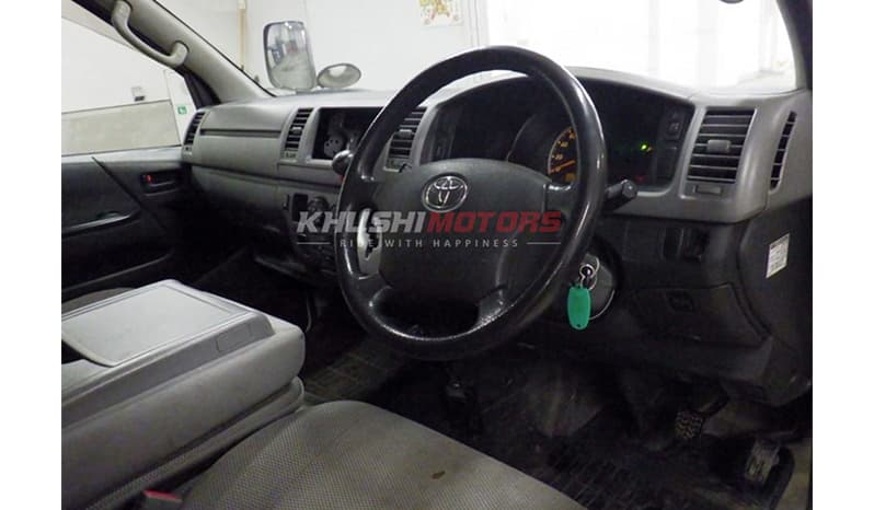 2011 Toyota Hiace image-6