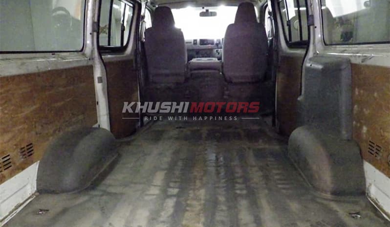 2011 Toyota Hiace image-7