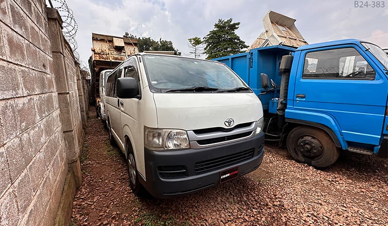 2011 Toyota Hiace image-8