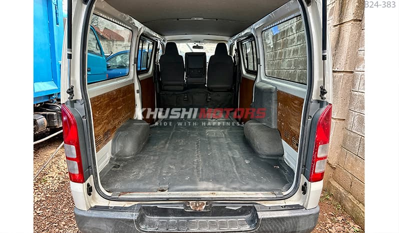 2011 Toyota Hiace image-12