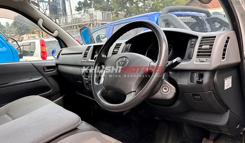 2011 Toyota Hiace image-14