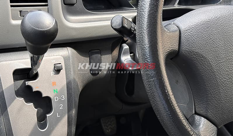 2011 Toyota Hiace image-16