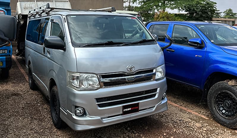 2011 Toyota Hiace image-1