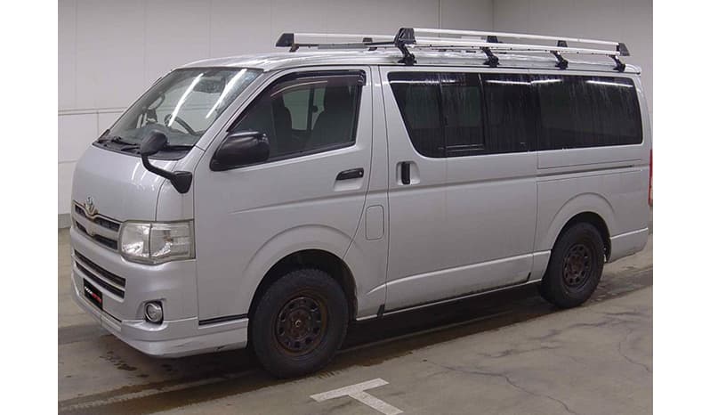 2011 Toyota Hiace image-2