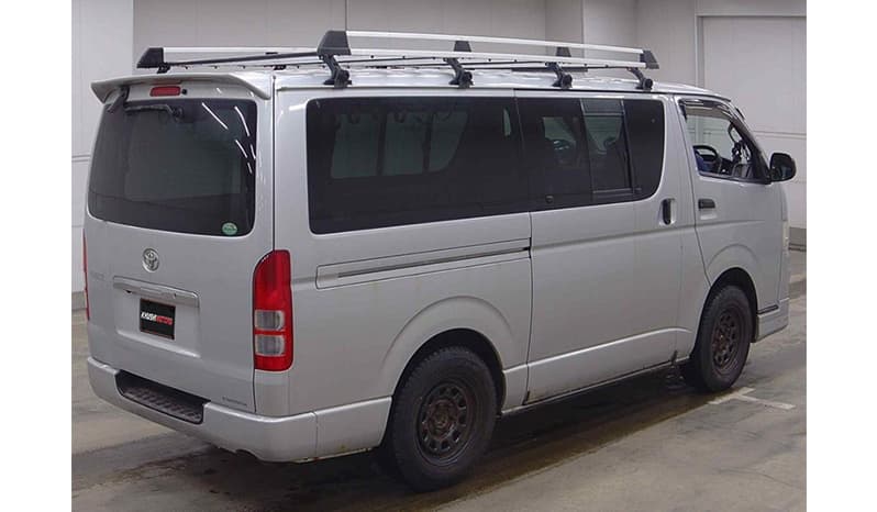 2011 Toyota Hiace image-4