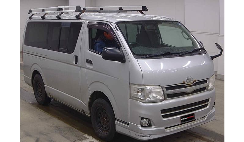 2011 Toyota Hiace image-5