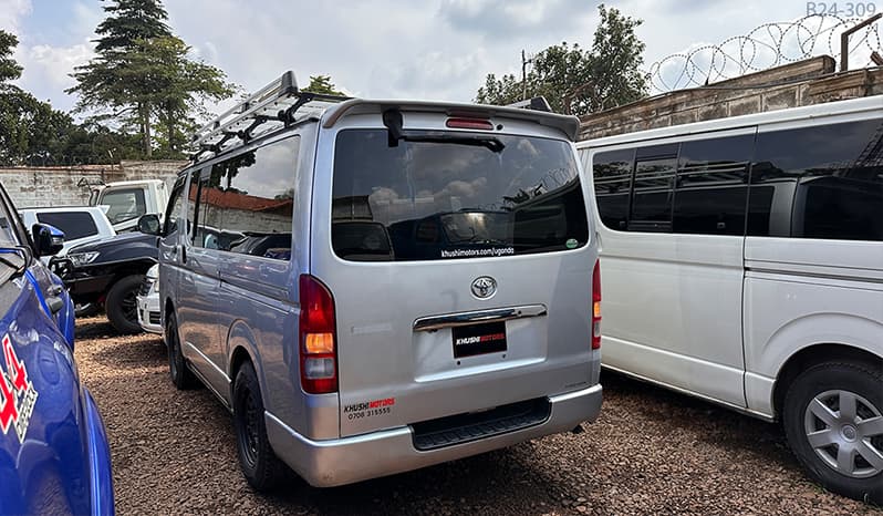 2011 Toyota Hiace image-6