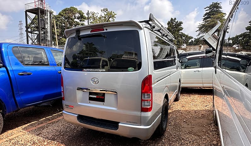 2011 Toyota Hiace image-7