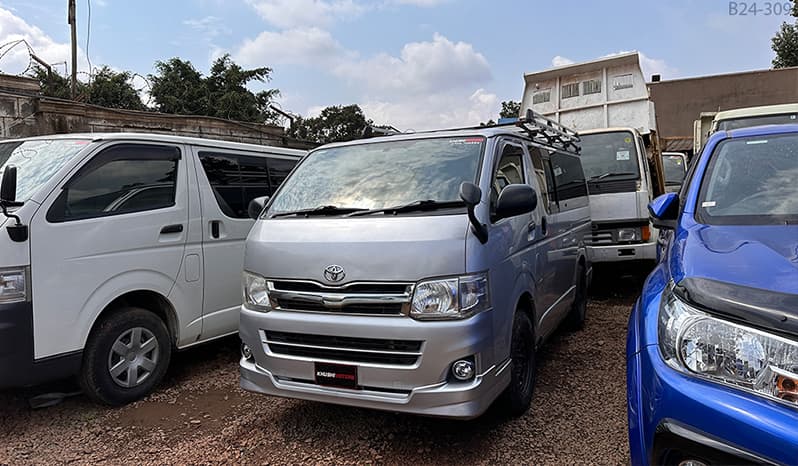 2011 Toyota Hiace image-8