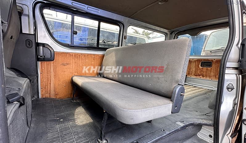 2011 Toyota Hiace image-10
