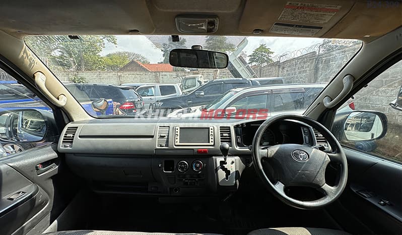 2011 Toyota Hiace image-11
