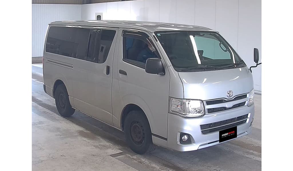 2010 Toyota Hiace image-2