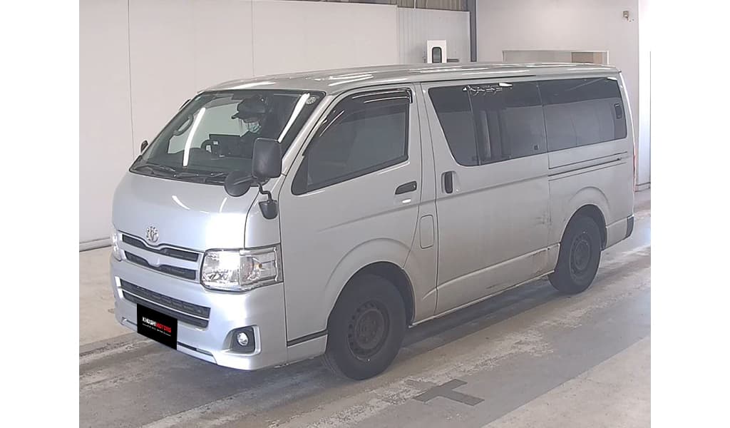 2010 Toyota Hiace image-3