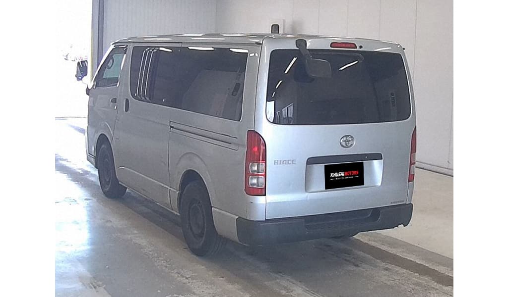 2010 Toyota Hiace image-4