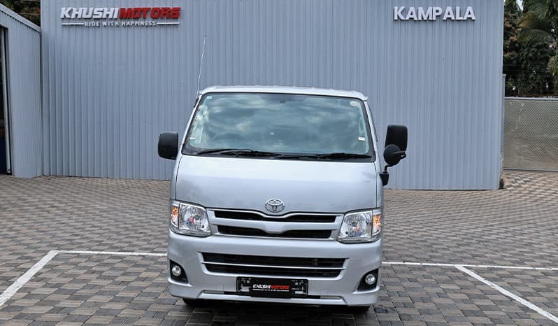 2010 Toyota Hiace image-8