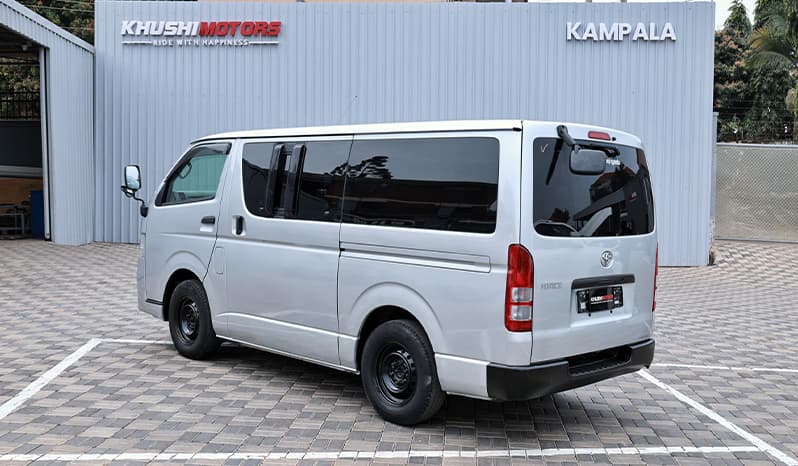 2010 Toyota Hiace image-10
