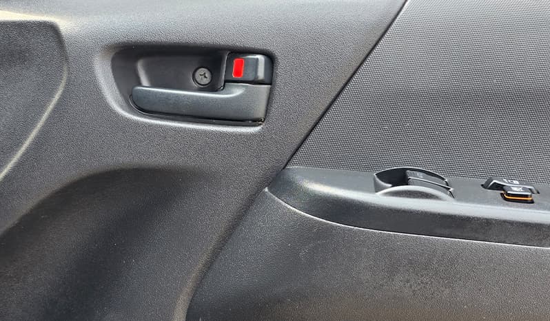 2010 Toyota Hiace image-13