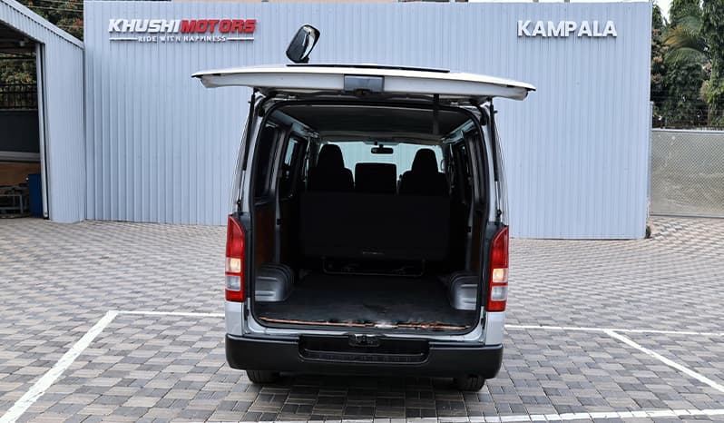 2010 Toyota Hiace image-16