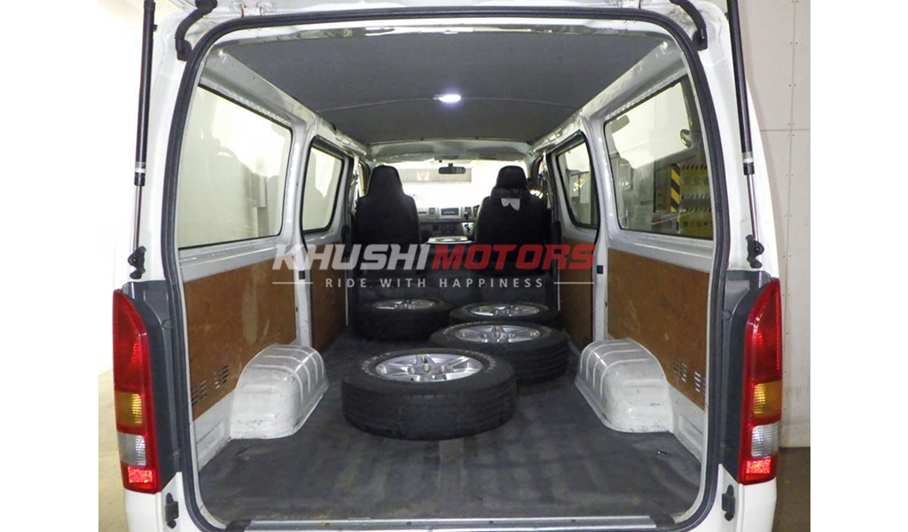 2012 Toyota Hiace image-7