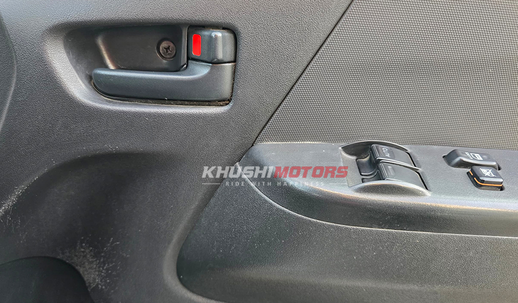 2012 Toyota Hiace image-14