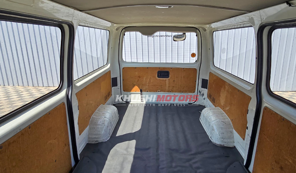 2012 Toyota Hiace image-15