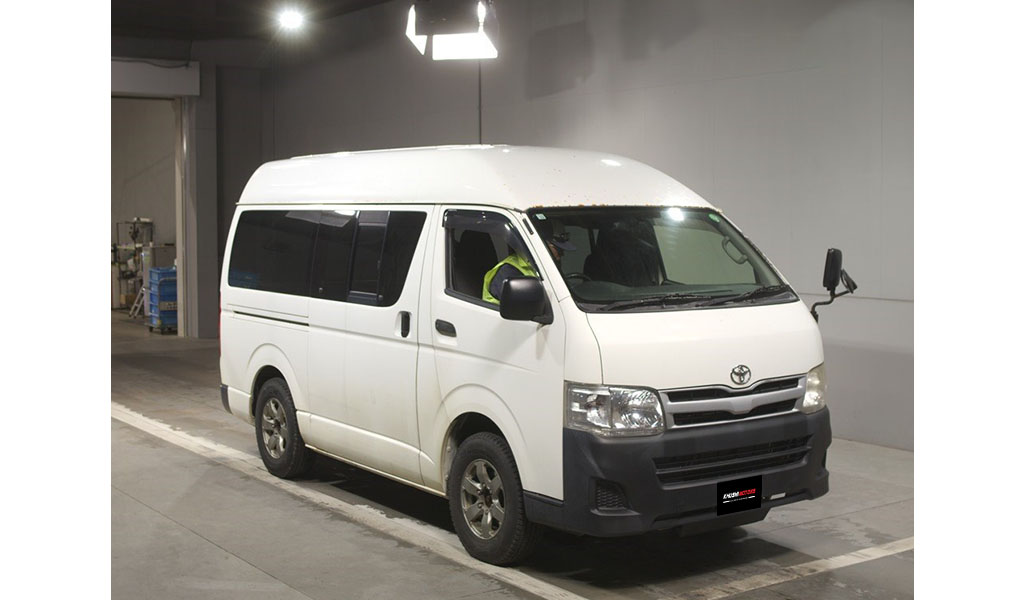 2012 Toyota Hiace image-2