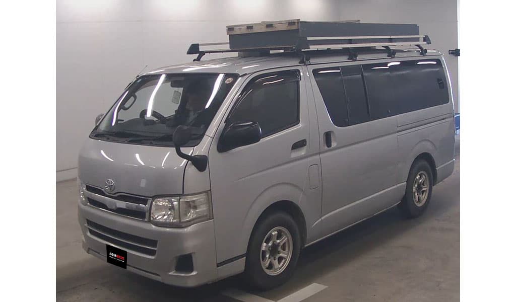 2012 Toyota Hiace image-2