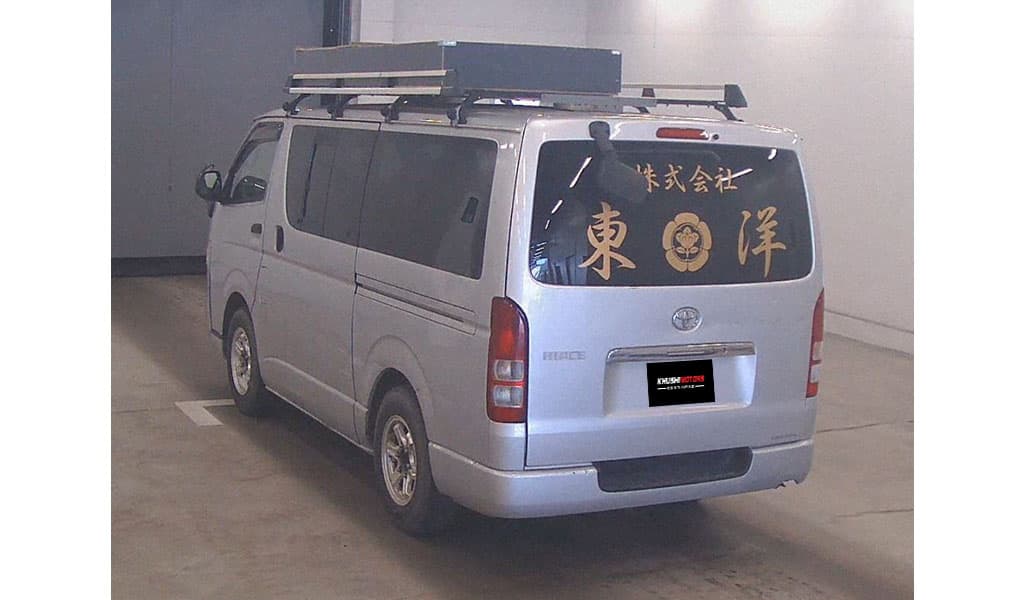 2012 Toyota Hiace image-3