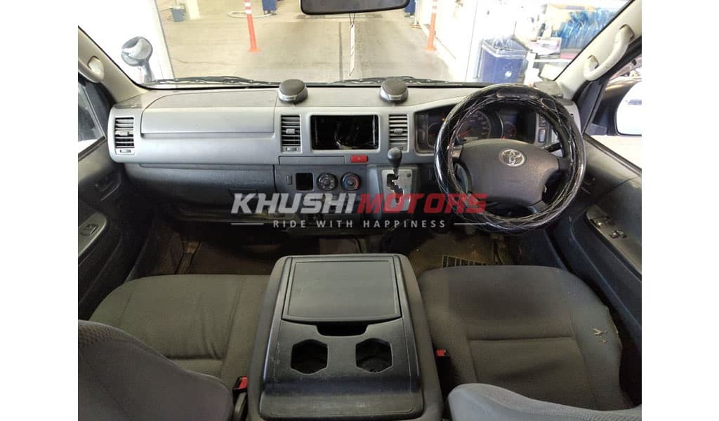 2012 Toyota Hiace image-5