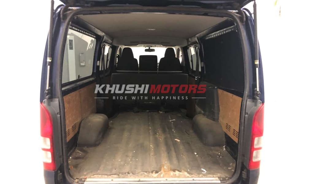 2012 Toyota Hiace image-8